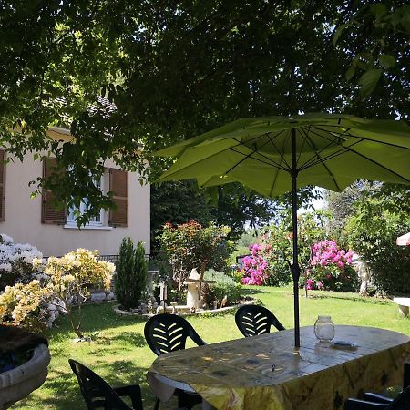 לינה וארוחת בוקר Secondigny Au Jardin Fleuri מראה חיצוני תמונה