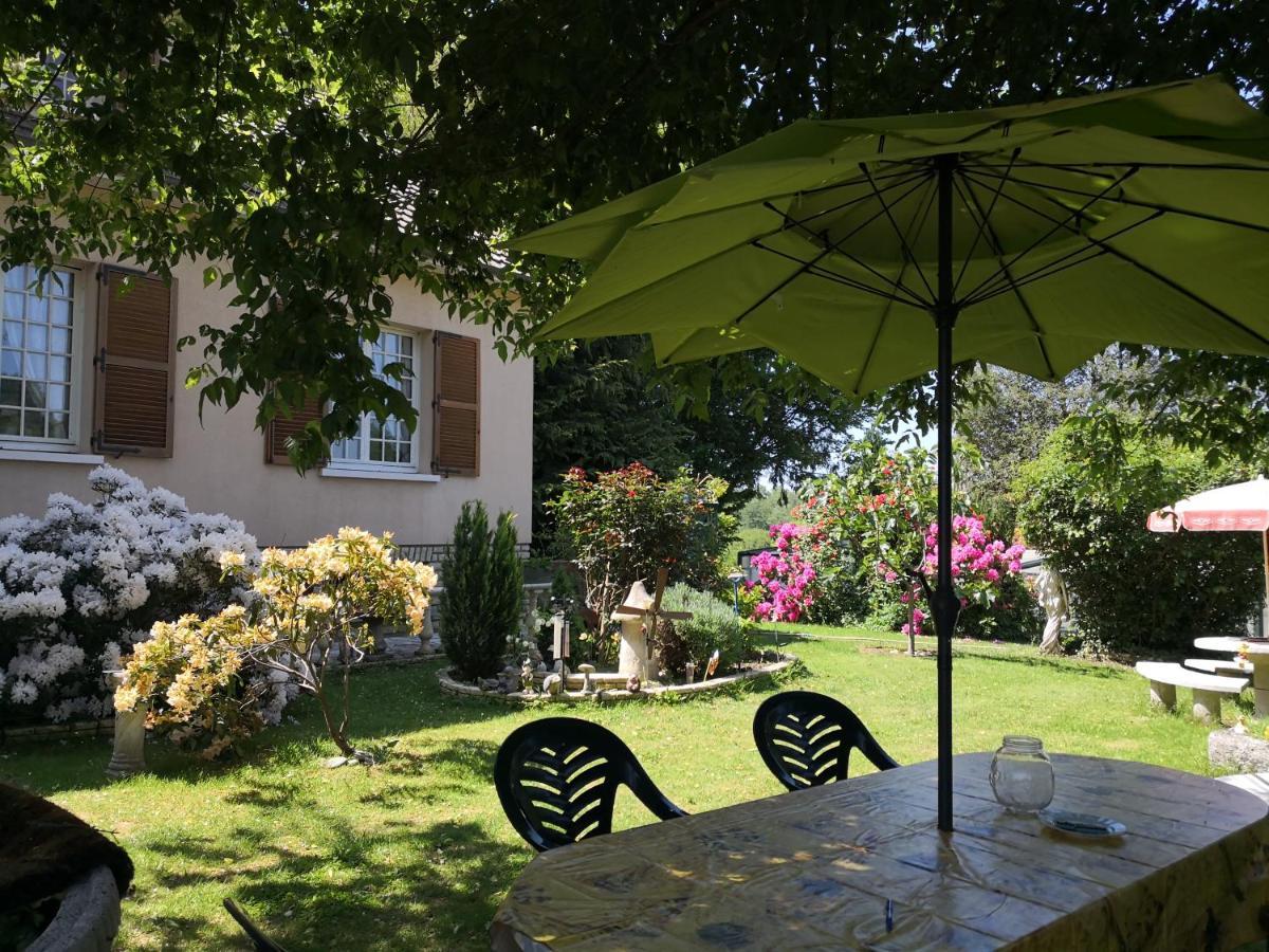לינה וארוחת בוקר Secondigny Au Jardin Fleuri מראה חיצוני תמונה