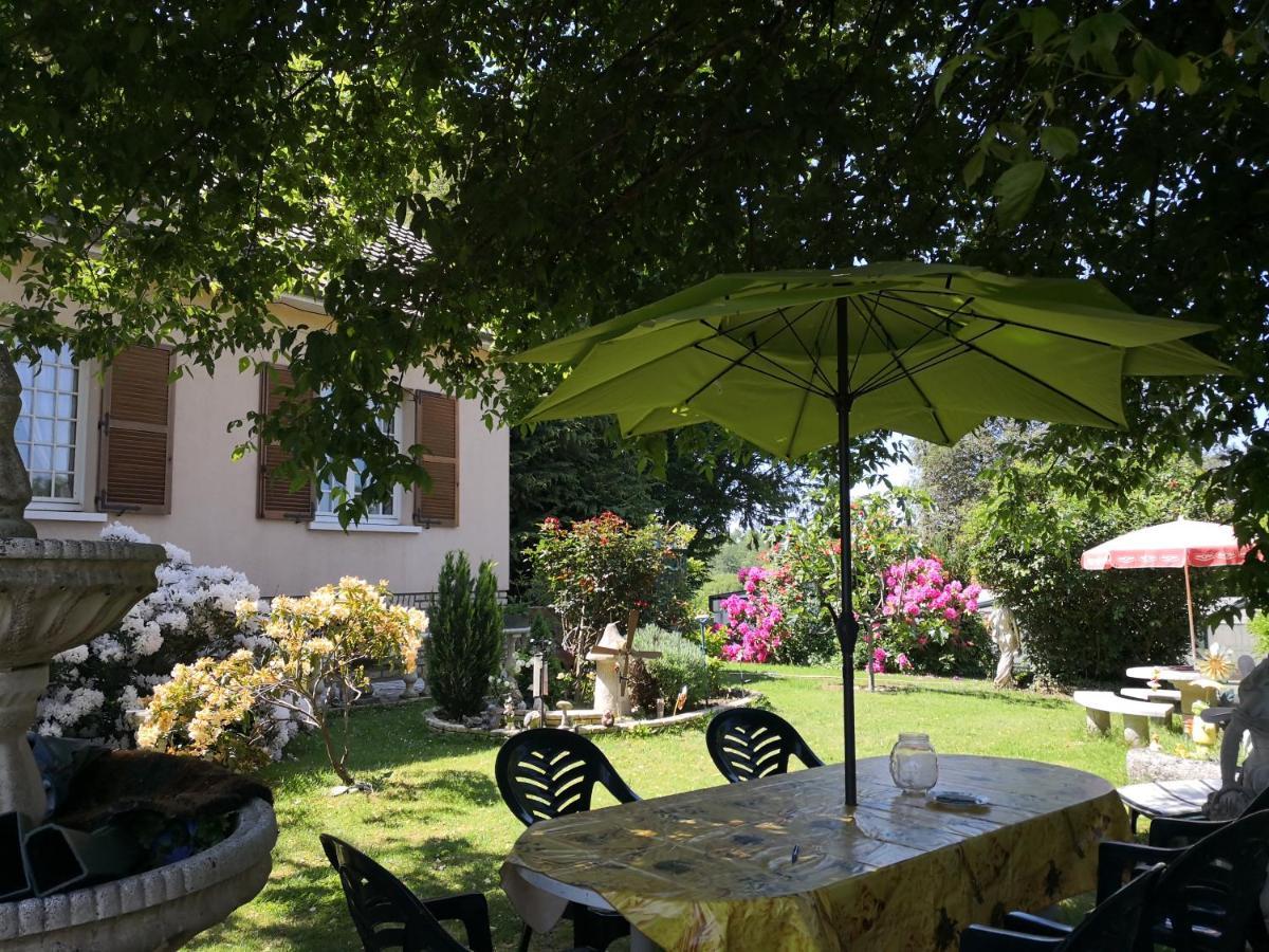 לינה וארוחת בוקר Secondigny Au Jardin Fleuri מראה חיצוני תמונה
