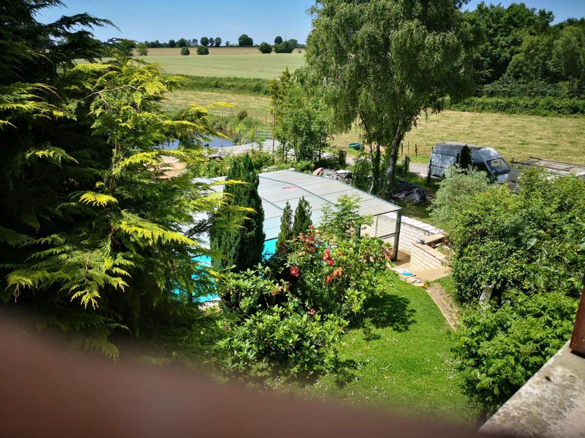 לינה וארוחת בוקר Secondigny Au Jardin Fleuri מראה חיצוני תמונה